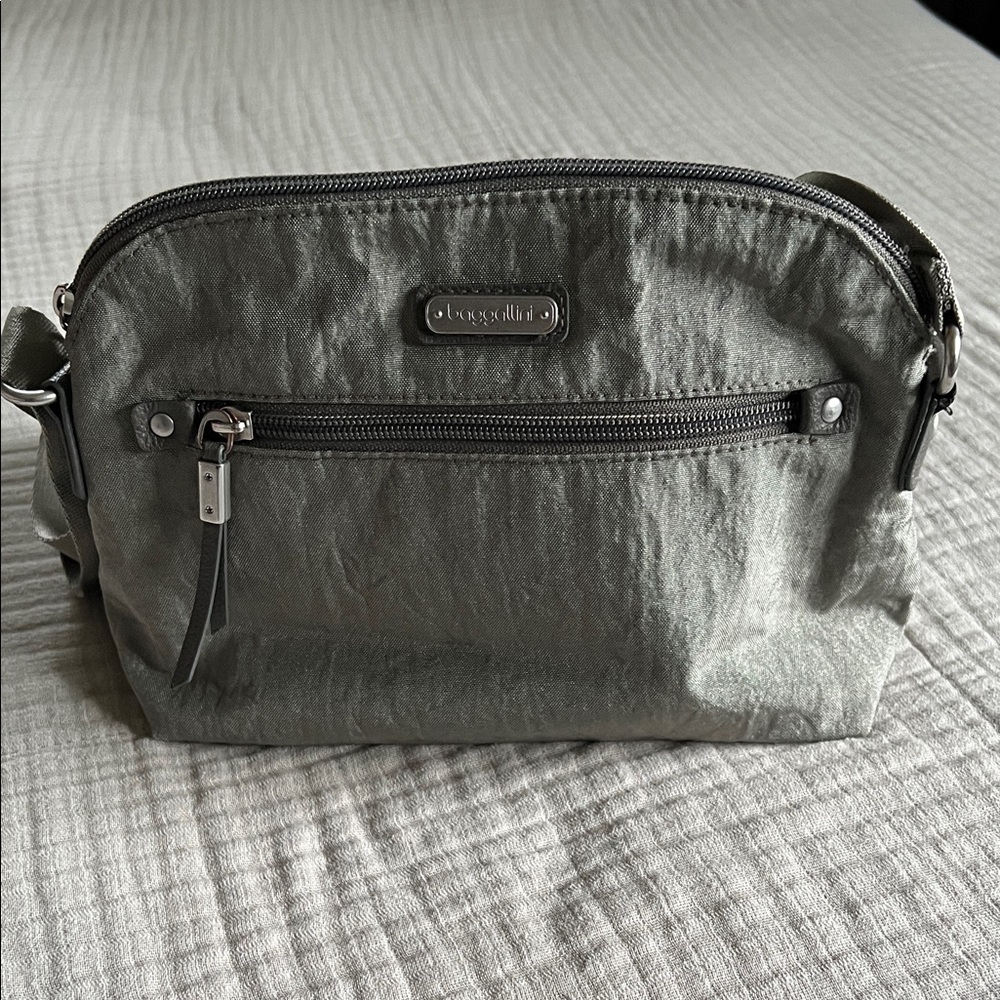 Baggalini shoulder strap handbag